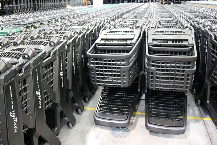 Bemis Manufacturing shopping carts